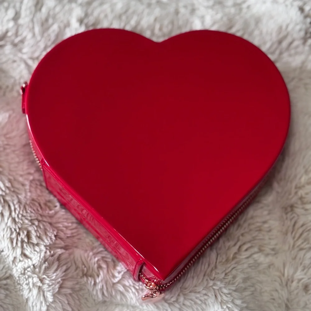 Charlotte Tilbury Limited Edition LOVE Bag - Picture 2 of 6